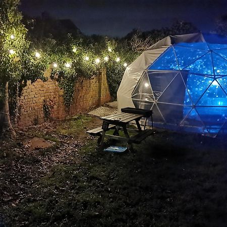 Secret Hot Tub - Heated Dome Lincoln Firepit Projector Apartman Kültér fotó