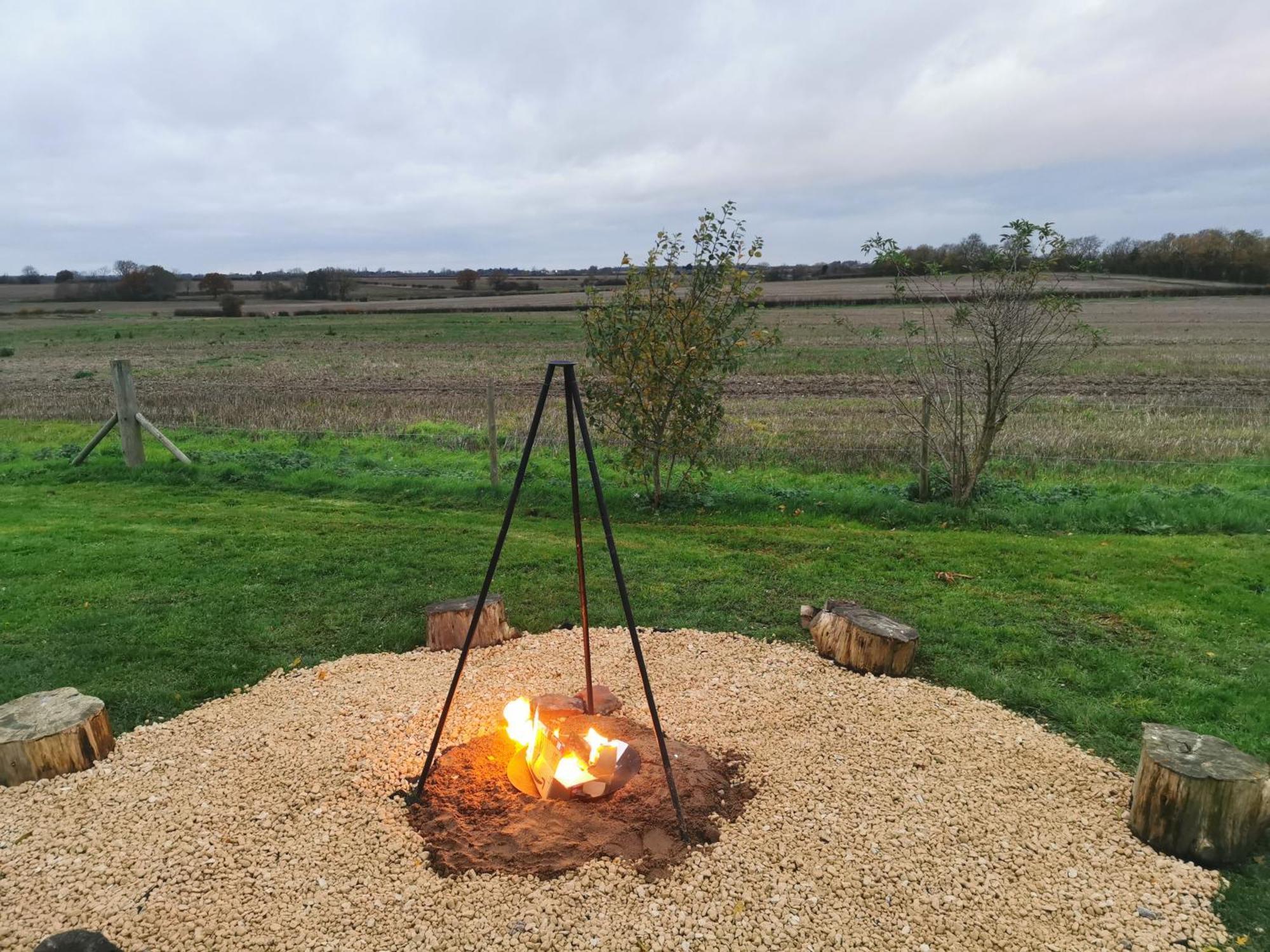 Secret Hot Tub - Heated Dome Lincoln Firepit Projector Apartman Kültér fotó