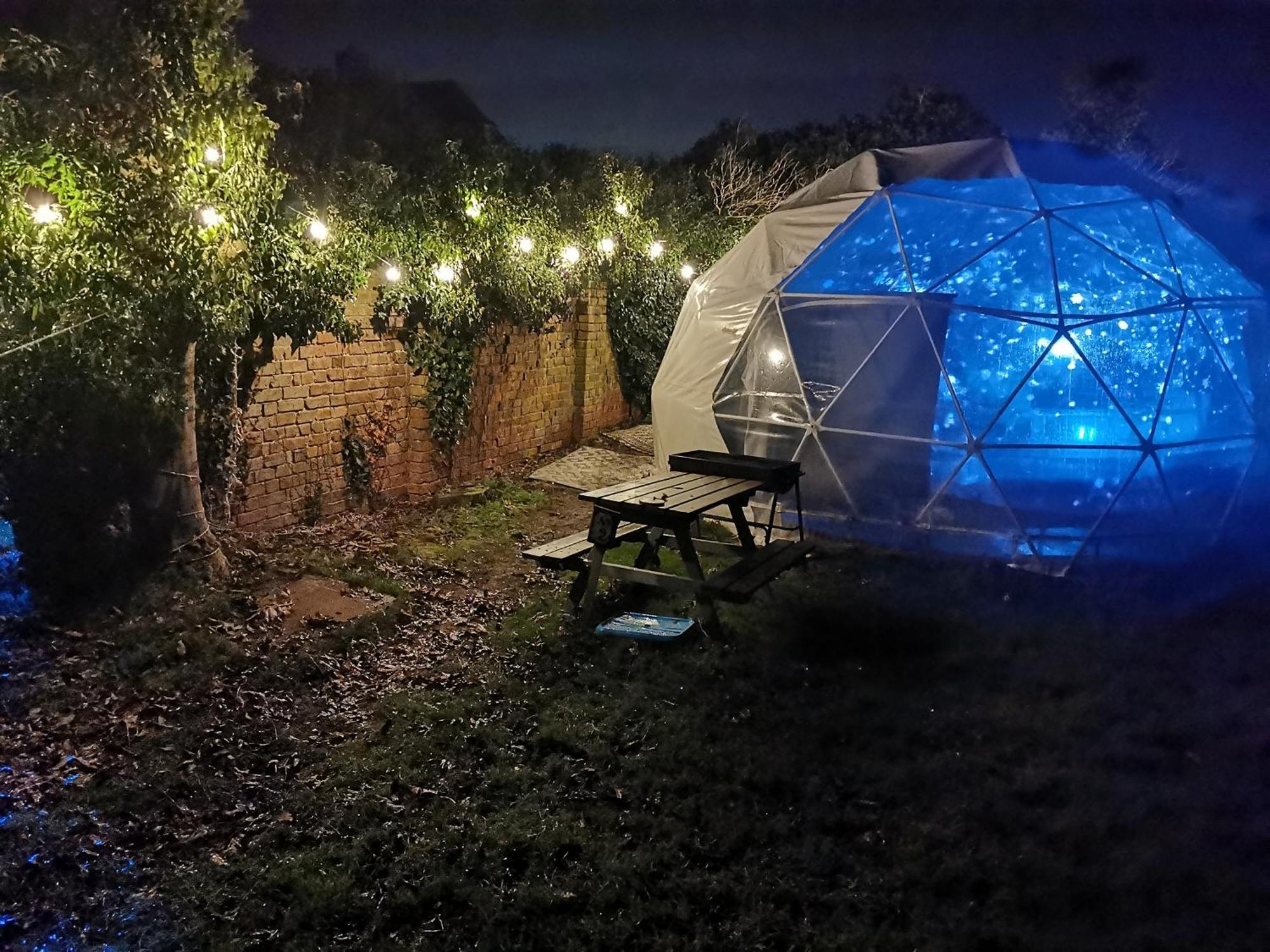 Secret Hot Tub - Heated Dome Lincoln Firepit Projector Apartman Kültér fotó